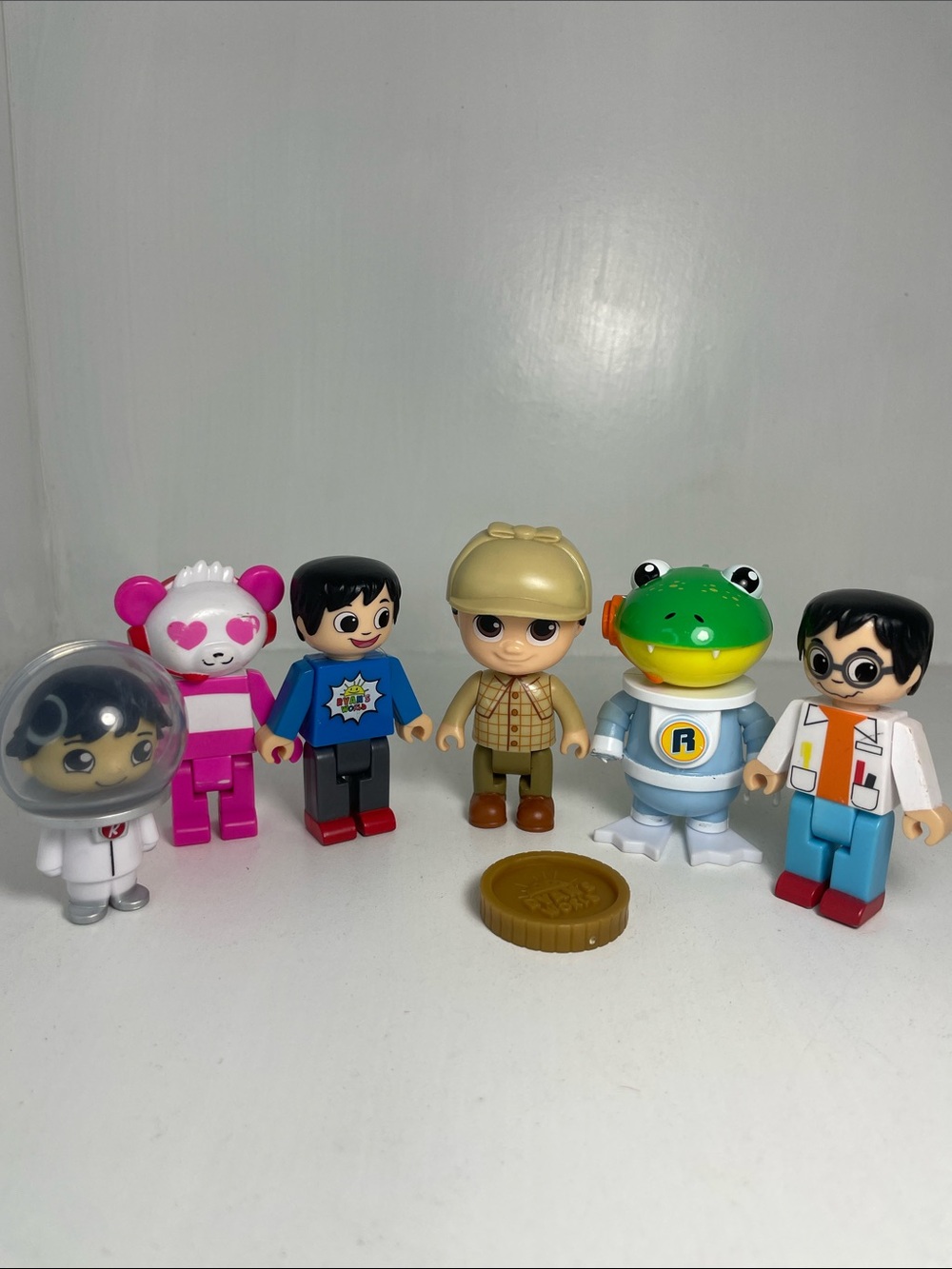 Ryan’s World Toy Set of 6 and 1 Coin